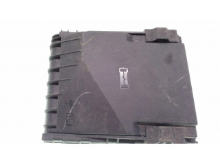 Блок предохранителей 1K0937821   Volkswagen Touran I    