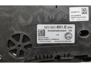 Панель приборов 5E0920851E, 250899004 Skoda Octavia Mk3 (5E)