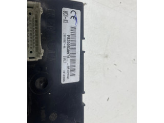 Блок комфорта P8200530976 Renault Trafic II (X83)