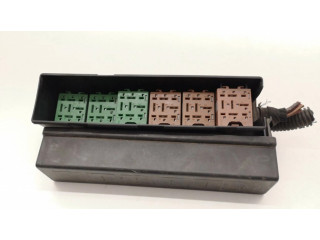 Pojistková skříňka 90504296 Opel Vectra B 1996