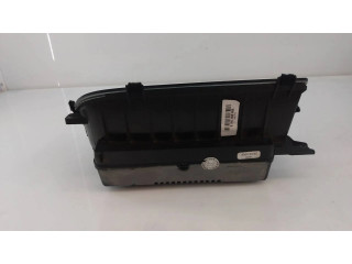 Радио/ проигрыватель CD/DVD / навигация