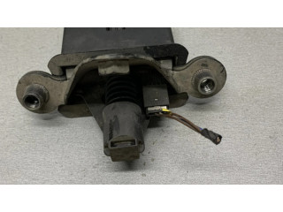 Замок багажника 1Z5827501C    Skoda Octavia Mk2 (1Z) 2004-2013 года