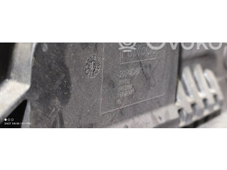 Блок предохранителей  30683987   Volvo S80    