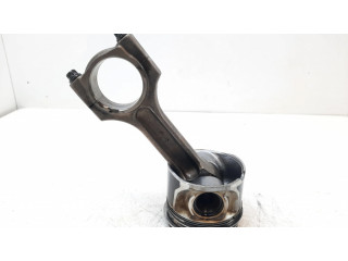 Píst BMW 5 E60 E61 pro naftový motor 2.5 M57D25 (256D2)