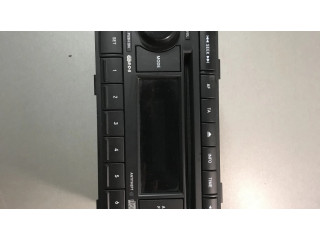 Радио/ проигрыватель CD/DVD / навигация