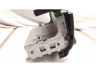 Радио/ проигрыватель CD/DVD / навигация