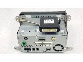 Радио/ проигрыватель CD/DVD / навигация