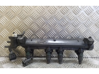 Топливная рампа 06A133317A   Volkswagen Golf IV  