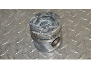 Píst 8349F, 65100 Mercedes-Benz C W204 OM 651.911