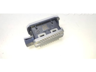 Блок комфорта 5E3052133 Skoda Octavia Mk4