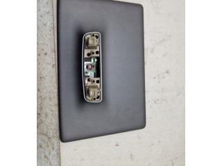 Дисплей       Tesla Model 3