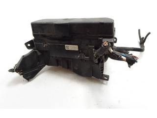 Pojistková skříňka 8211105X21, 864AE Toyota Avensis T270 2014