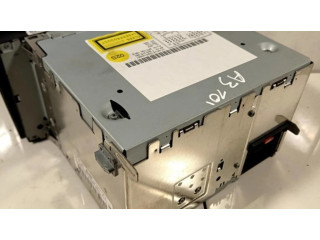 Радио/ проигрыватель CD/DVD / навигация