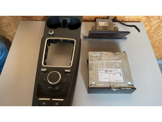 Радио/ проигрыватель CD/DVD / навигация