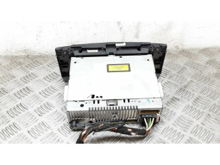 Радио/ проигрыватель CD/DVD / навигация