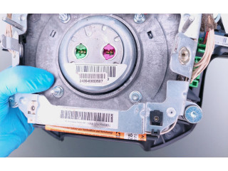 Подушка безопасности водителя 243540650507, 30642018   Volvo V70