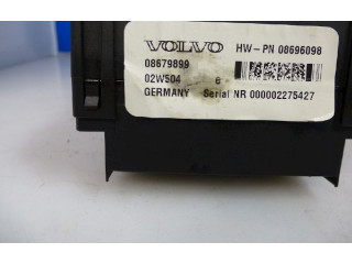 Блок предохранителей  8696098, 8679899   Volvo V70    