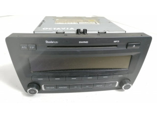 Радио/ проигрыватель CD/DVD / навигация