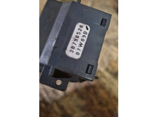 Ручка стеклоочистителей 30798528   Volvo V70