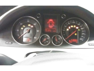Přístrojová deska Volkswagen Passat Alltrack 2005 A2C53106067