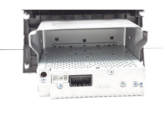 Радио/ проигрыватель CD/DVD / навигация