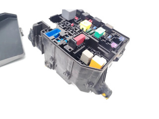 Блок предохранителей MR400709 Mitsubishi Outlander