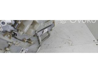 Другая деталь салона