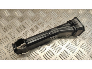 Другая деталь отсека двигателя