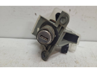 Zámek zadních dveří 8D5827573 Audi A4 S4 B5 8D 2000