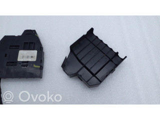 Другая деталь отсека двигателя