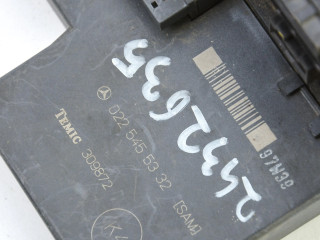 Pojistková skříňka 0025452701 Mercedes-Benz E W210 1995