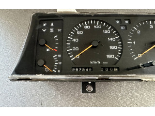 Přístrojová deska Nissan Patrol Y60 1992 2482033J18, 2481232J00