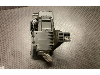 Блок предохранителей 30728132 Volvo S80