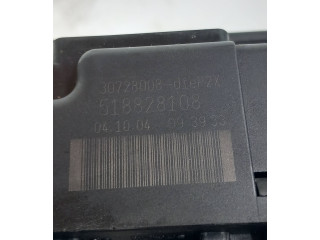 Блок предохранителей  30728008, 518828108   Volvo V70    