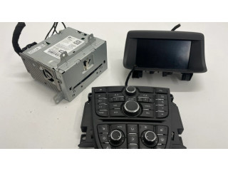 Радио/ проигрыватель CD/DVD / навигация