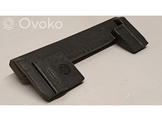 Другая деталь отсека двигателя