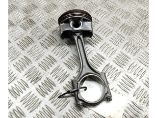 Поршень B 4204 T47 32298424, 31401957 Volvo XC40