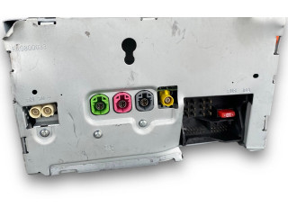 Радио/ проигрыватель CD/DVD / навигация