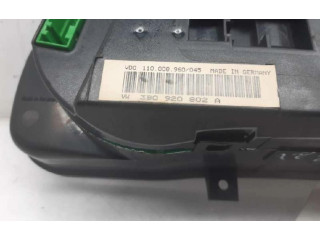 Панель приборов 3B0919860V   Volkswagen PASSAT       