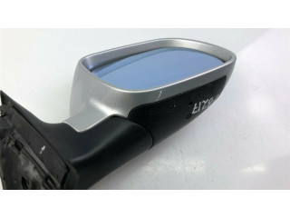 Боковое стекло в середине кузова