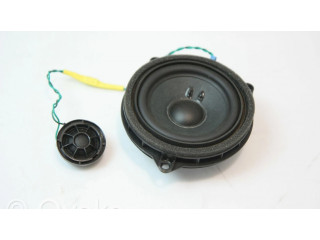 Громкоговоритель в панели