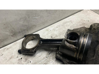  Поршень с шатуном M9R 10587  Renault Trafic II (X83) для дизельного двигателя 2.0