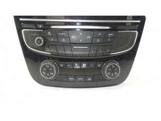 Радио/ проигрыватель CD/DVD / навигация