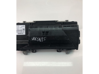 Панель приборов 32311253AA, UK2688   Volvo S60       