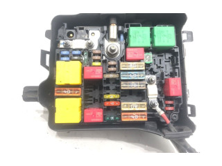 Блок предохранителей     Peugeot 2008 I    