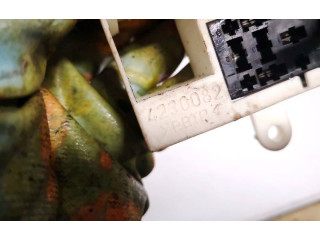 Блок предохранителей 4230082, 4230082 Saab 9-5