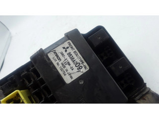 Блок предохранителей 8638A009, G8C218M2A Mitsubishi Pajero