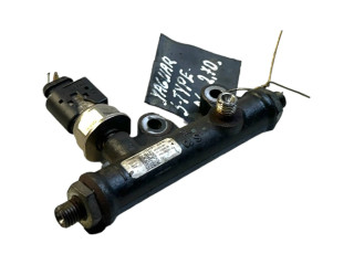 Топливная рампа 4R8Q9C066AC, A2C20001297 Jaguar S-Type 2.7