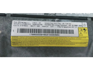 Подушка безопасности для колен A1768600000 Mercedes-Benz A W176