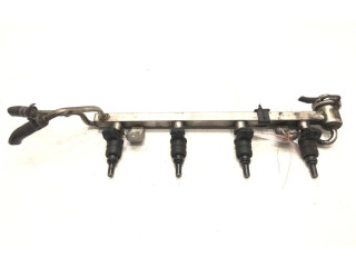 Топливная рампа 06A133317E   Audi A3 S3 8L  